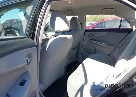 2012 Toyota Corolla Le z USA, uszkodzony, nr VIN 2T1BU4EE8CC853426